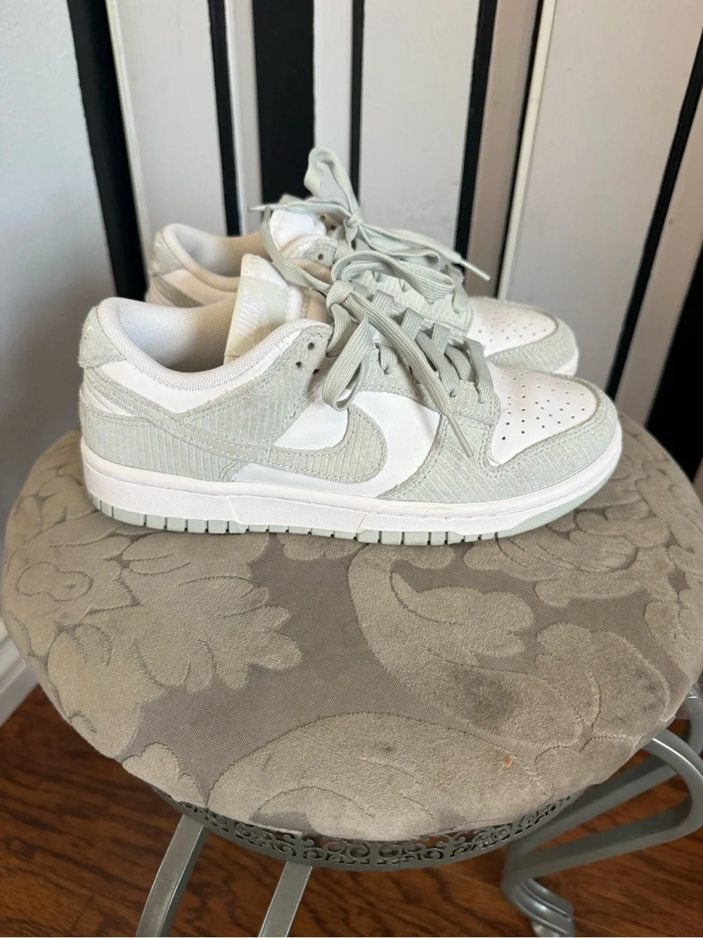 Nike Low-Top Sneakers in Sage Green & White